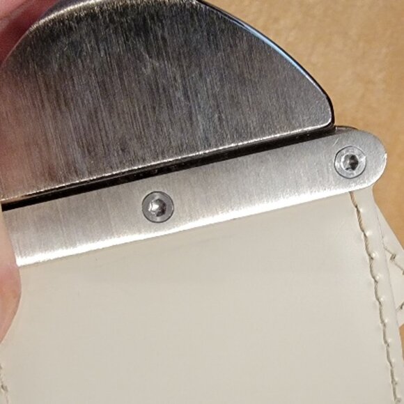 LOUIS VUITTON  Ivoire Epi Leather Montaigne GM Bag - Picture 7 of 16